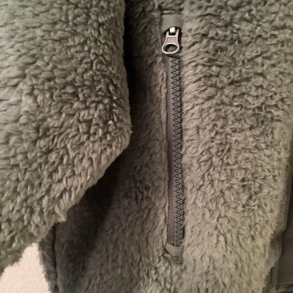 Vuori Gray Utility Jacket - Picture 4 of 5